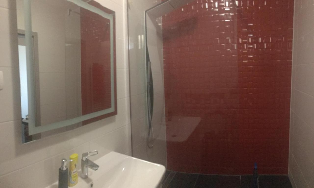 Buckingham Palace Apartman, ديبريتْسين المظهر الخارجي الصورة