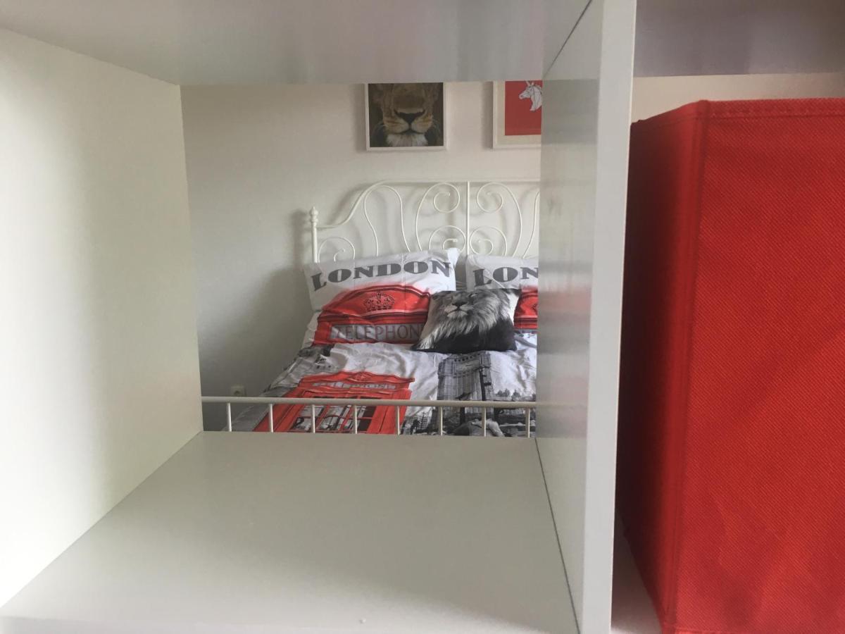 Buckingham Palace Apartman, ديبريتْسين المظهر الخارجي الصورة