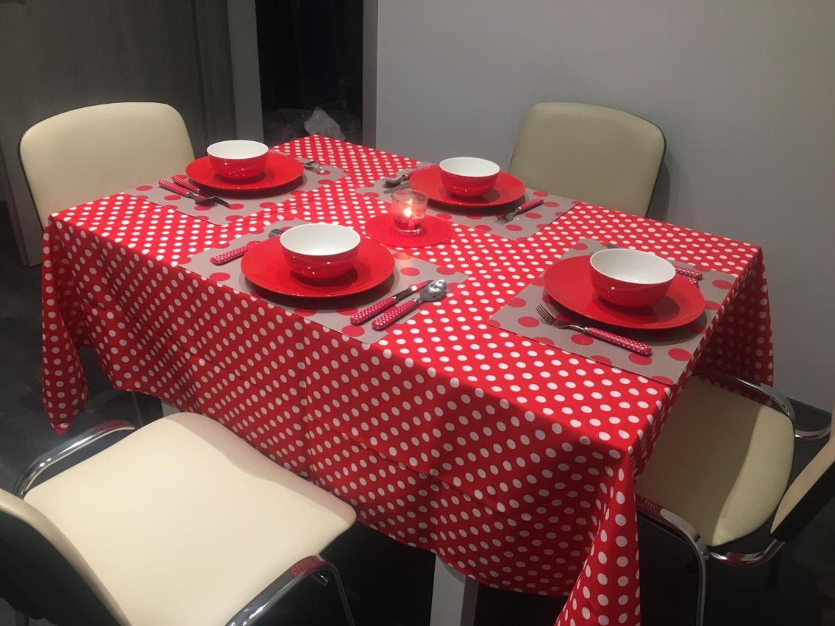 Buckingham Palace Apartman, ديبريتْسين المظهر الخارجي الصورة