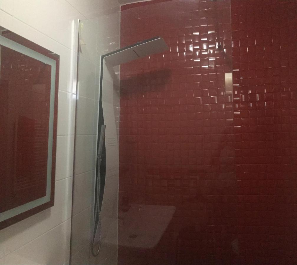Buckingham Palace Apartman, ديبريتْسين المظهر الخارجي الصورة